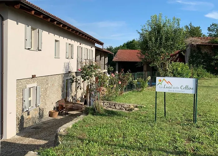 ベッド・アンド・ブレックファスト La Luce Delle Colline Serravalle delle Langhe
